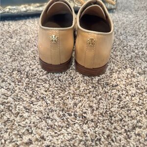 Tory Burch tan loafers. Like brand new. Size 9.